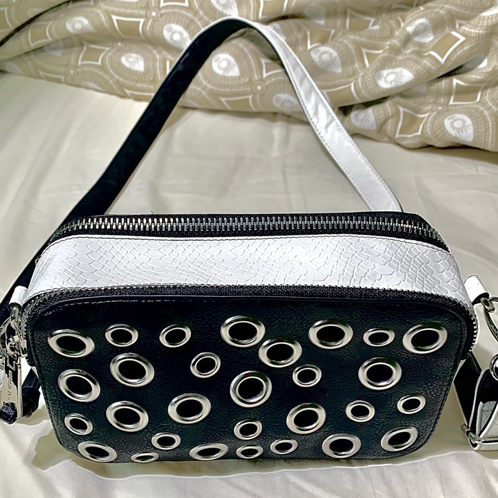 Steve Madden BWALLACE Grommets bag